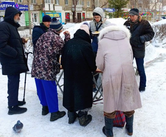 Еженедельно мы проводим благотворительную акцию «Накорми голодного».